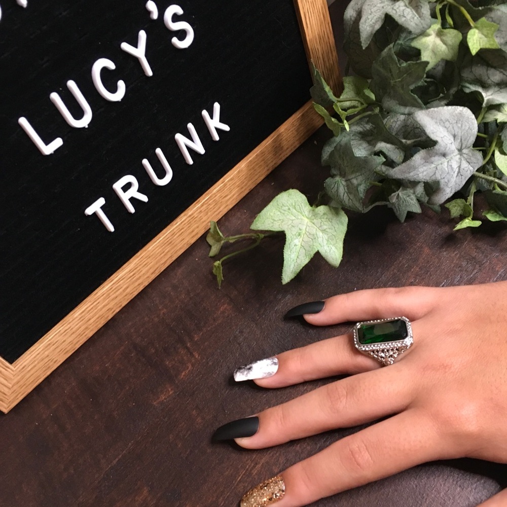 Gorgeous Emerald Inspired Ring. NIB NWOT Size 6